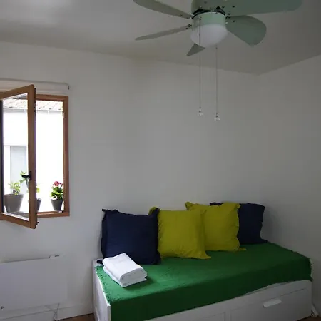 Joli Studio Dans Les Puces * Saint-Ouen (Seine-Saint-Denis)