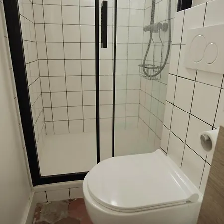 Joli Studio Dans Les Puces * Saint-Ouen (Seine-Saint-Denis)