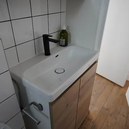 Joli Studio Dans Les Puces Appartamento