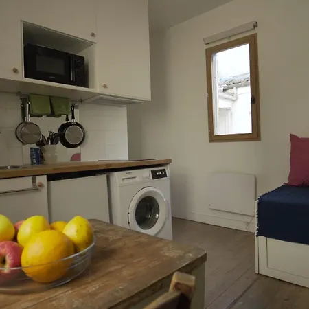 Joli Studio Dans Les Puces * Saint-Ouen (Seine-Saint-Denis)