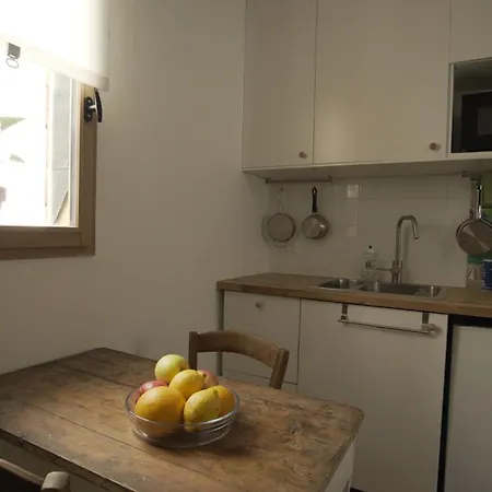 Joli Studio Dans Les Puces Appartamento