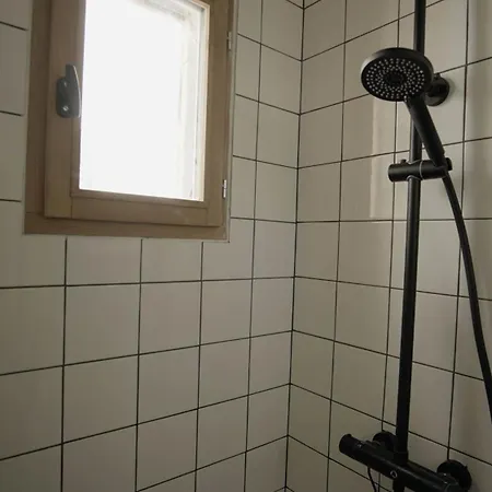 Joli Studio Dans Les Puces * Saint-Ouen (Seine-Saint-Denis)