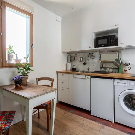Joli Studio Dans Les Puces Saint-Ouen (Seine-Saint-Denis)