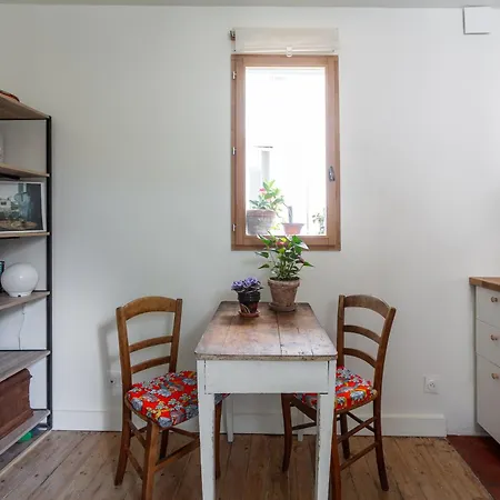 Joli Studio Dans Les Puces * Saint-Ouen (Seine-Saint-Denis)